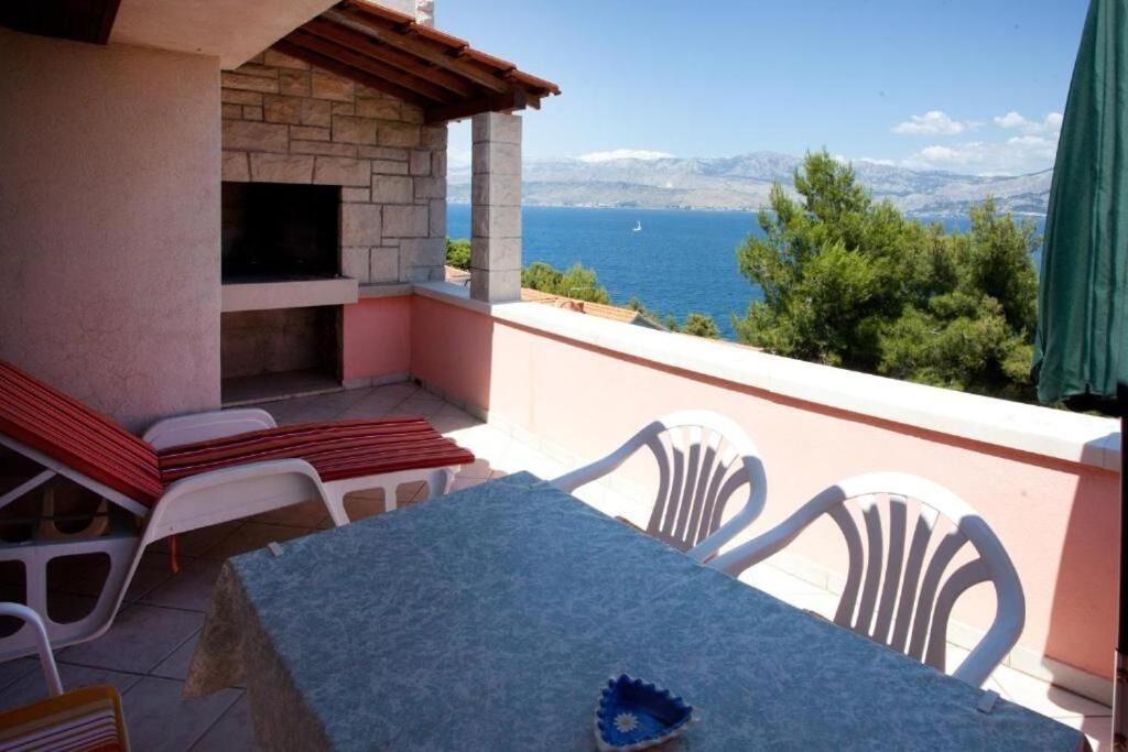 Apartments Damir - 80 M From Beach Postira Exterior photo