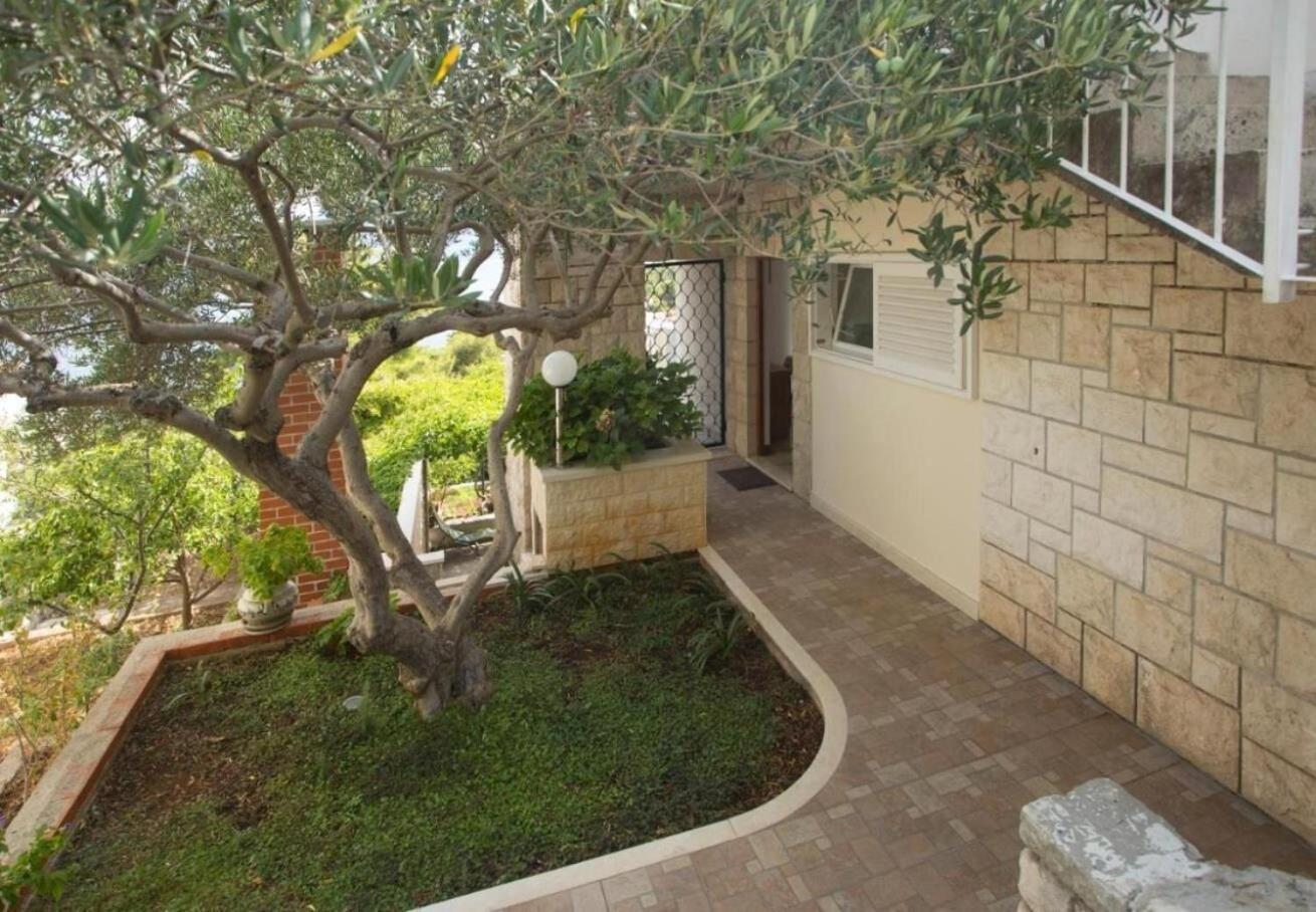 Apartments Damir - 80 M From Beach Postira Exterior photo